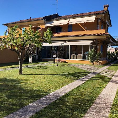 Casa Vacanze Sunflower Carrara Bagian luar foto