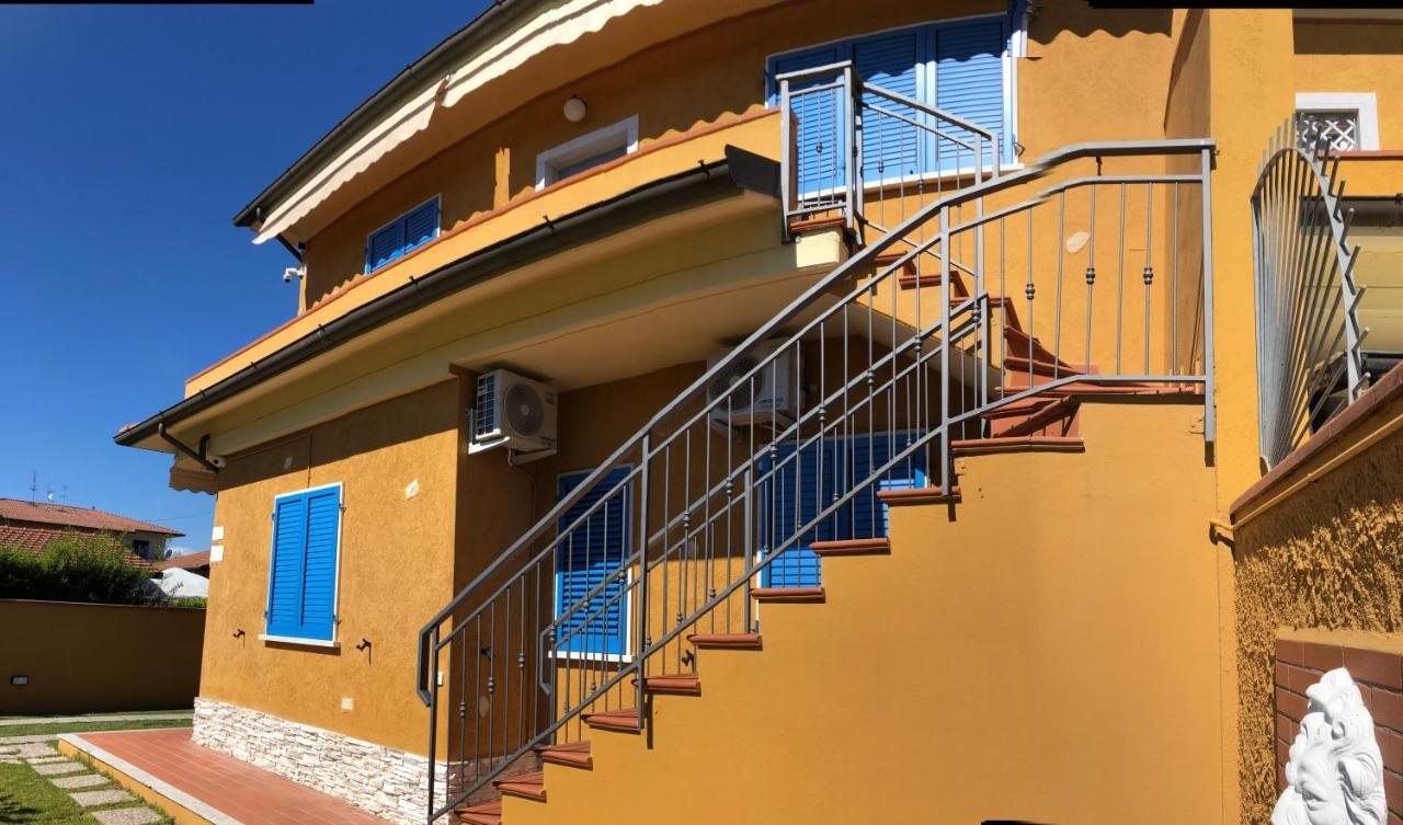 Casa Vacanze Sunflower Carrara Bagian luar foto